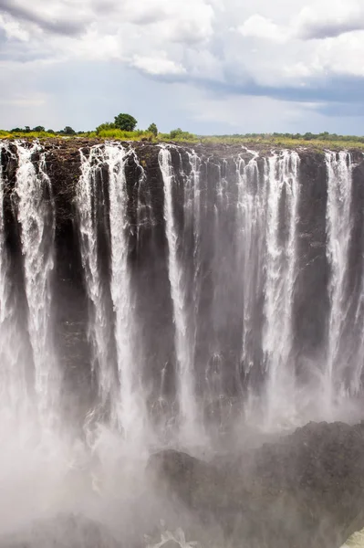 Victoria Şelalesi güzel görünümü, Zambiya ve Zimbabve yatılı. Unesco Dünya Mirası