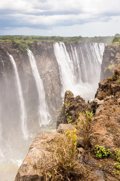 Arco Iris Sobre Las Cataratas Victoria Frontera Zambia Zimbabue Patrimonio — Foto de Stock