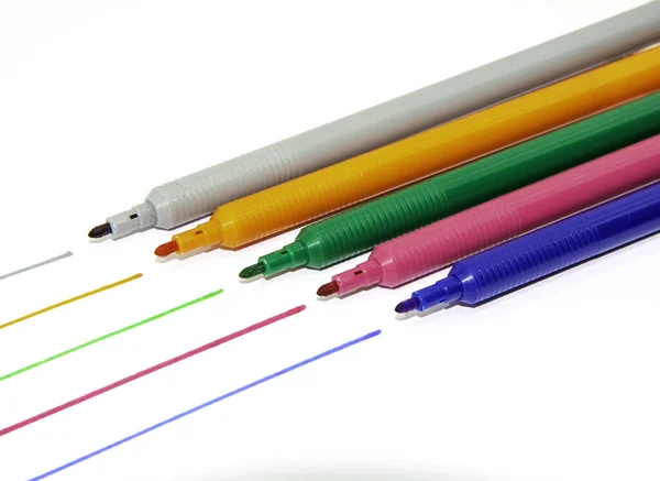 五种彩色钢笔的抽象视图 — 图库照片