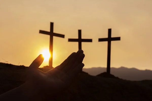 Las manos humanas abren la palma de la adoración., Concepto para Cristiano, Cristo — Foto de Stock