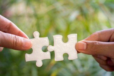İşadamı bağlantı parçalı bulmaca eller. İş çözümleri, 