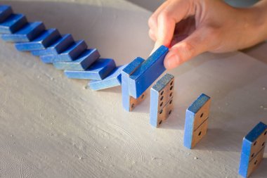 İşadamı dur domino etkisi. Risk yönetimi kavramı,
