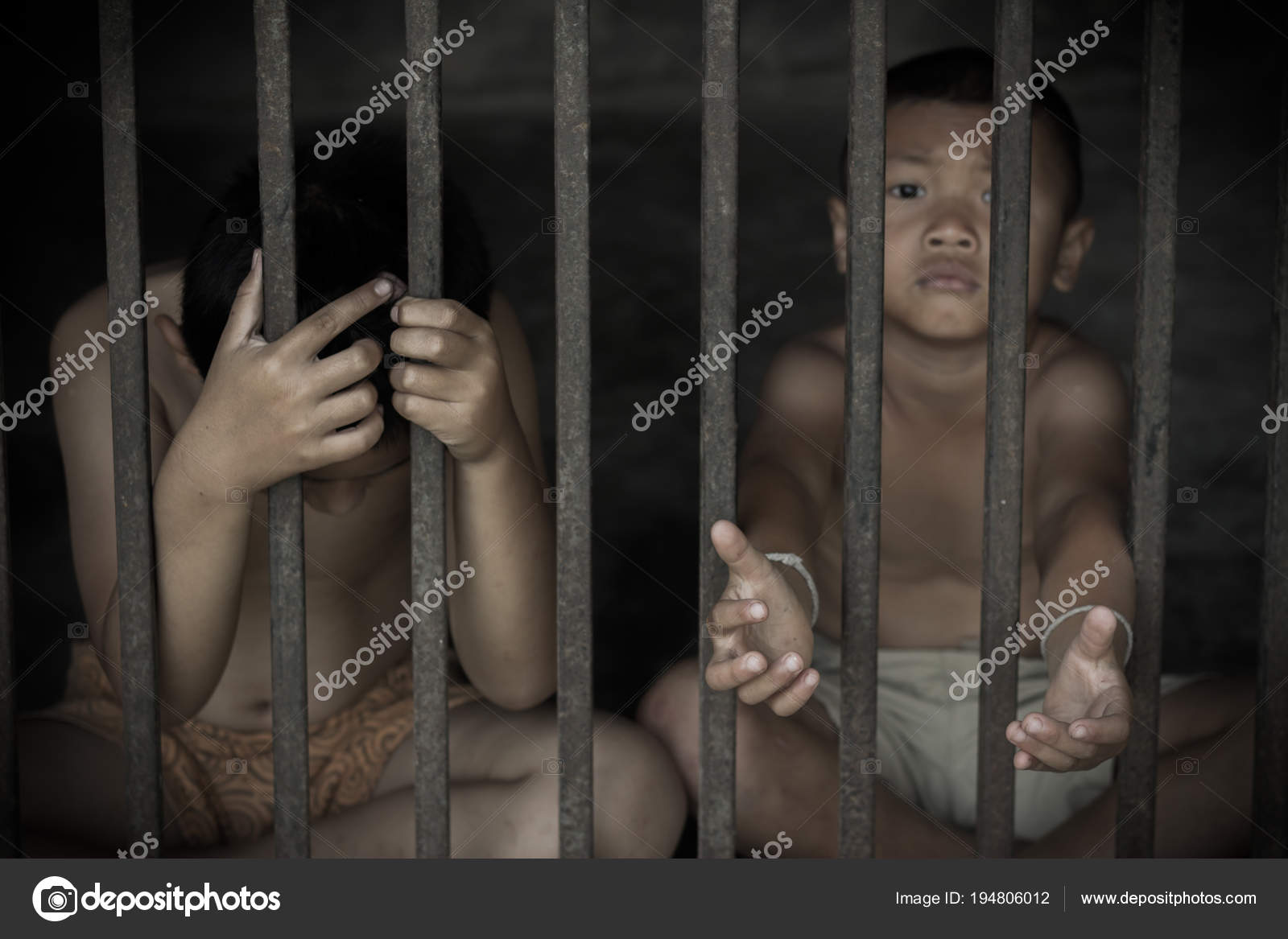 Prisioneiro Infantil Tenta Escapar Da Prisão. Imagem de Stock - Imagem de  infância, sala: 172691801