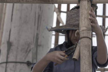 Çocuk inşaat çalışmak zorunda., 