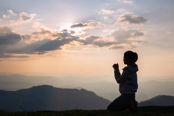 Betende Hände. Eucharistietherapie segne Gott, der hilft, Buße zu tun — Stockfoto