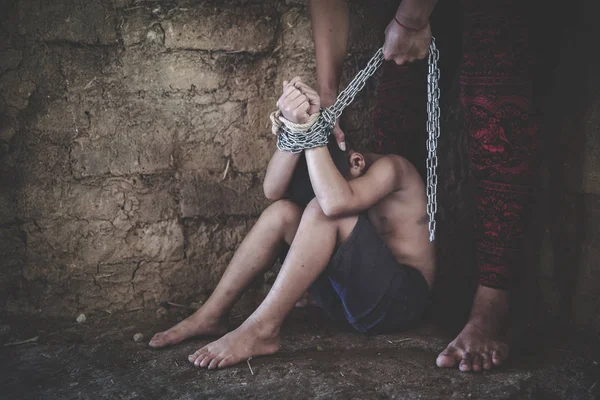 Children that are victims of a human trafficking process tied to — Stock Photo, Image