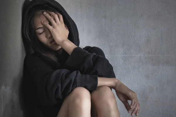 Alone and Scare asian woman, Human trafficking concept.Depression — стоковое фото