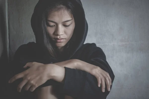 Alone and Scare asian woman,Human trafficking concept.Depression — Stock Photo, Image