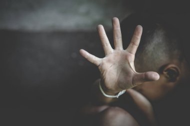 Çocukların şiddet ve istismar, dur kötüye çocuk şiddet. Çocuk b