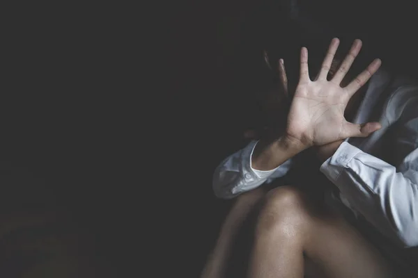 Woman raised her hand for dissuade, Stop Sexual abuse and rape C — Stock Photo, Image