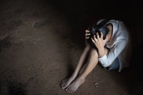 Depression eller våld i hemmet, svart och vitt bild o — Stockfoto