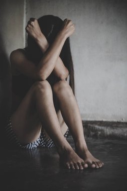 Terk edilmiş bina açısından kadın esaret , Şiddet ve durdurun