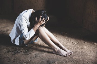 Genç kadın şiddetli bir depresyon muzdarip, Yurtiçi violenc