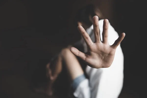 Woman raised her hand for dissuade, campaign stop violence again — Stock Photo, Image