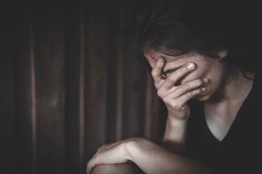 Genç kadın şiddetli bir depresyon muzdarip, Yurtiçi violenc