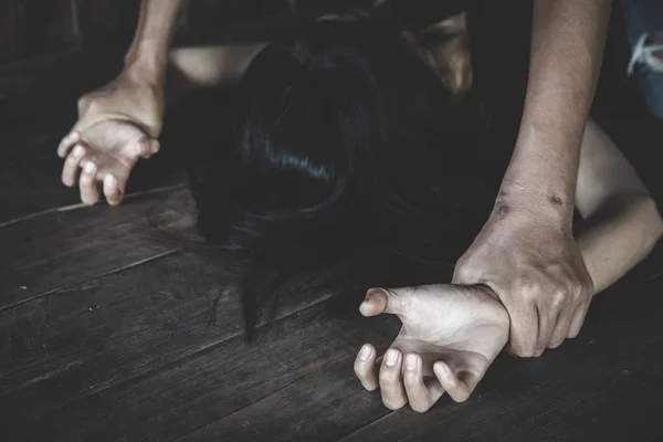 Рука Чоловіка Тримає Жінку Руку Зґвалтування Сексуального Насильства Зґвалтування Сім — стокове фото