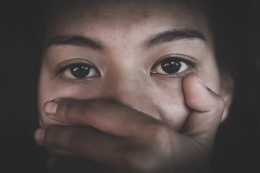  Kadınlara karşı şiddeti durdurma ve insan kaçakçılığı kavramı, cinsel taciz ve tecavüzü durdur, uluslararası kadın günü 