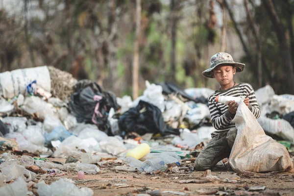 Gyerekek Szemét Hogy Továbbra Megy Eladni Mert Szegénység Környezetvédelmi Világnap — Stock Fotó