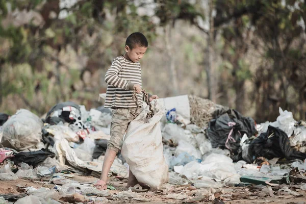 Niños Pobres Recogen Basura Para Venta Debido Pobreza Reciclaje Basura — Foto de Stock