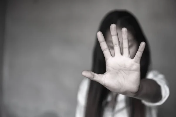 Mulher Fazendo Gesto Stop Com Mão Parar Violência Contra Mulheres — Fotografia de Stock