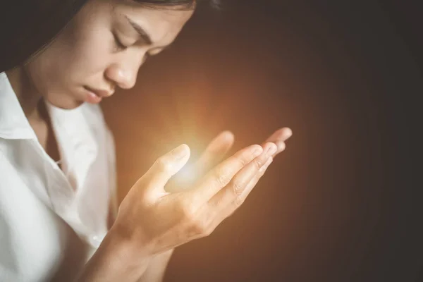 Mulher Mãos Orando Por Bênção Deus Orar Mãos Com Religião — Fotografia de Stock
