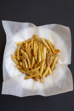 Tabak patates kızartması, üstten görünüm, yakın çekim
