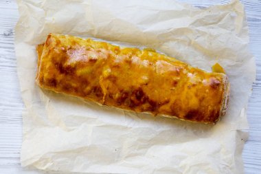 Apple strudel, üstten görünüm. Portre. Yukarıdan.