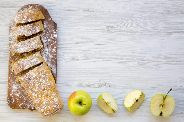 Strudel or apple pie on wooden board. Top view. Copy space. — Stock Photo, Image
