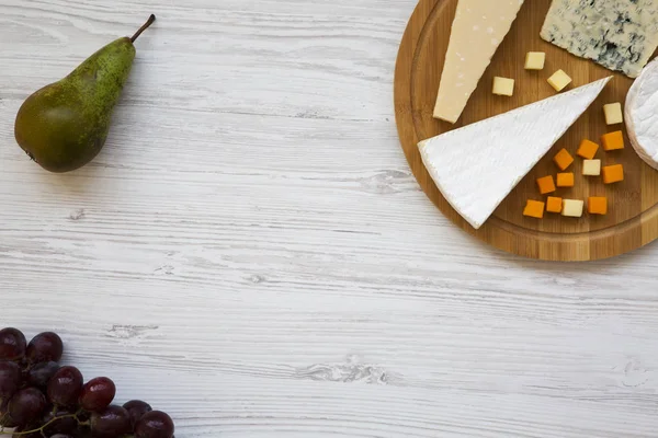 Proeverij Kaas Met Vruchten Witte Houten Achtergrond Voedsel Voor Wijn — Stockfoto