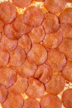 Lezzetli Pepperoni pizza arka planı, üst manzara. Masraflar...