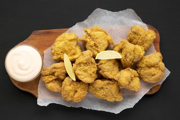 Ev yapımı geleneksel Japon usulü kızarmış tavuk Karaage. 