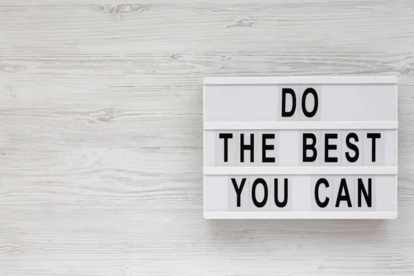 "Faites de votre mieux" mots sur une planche moderne sur un bois blanc — Photo
