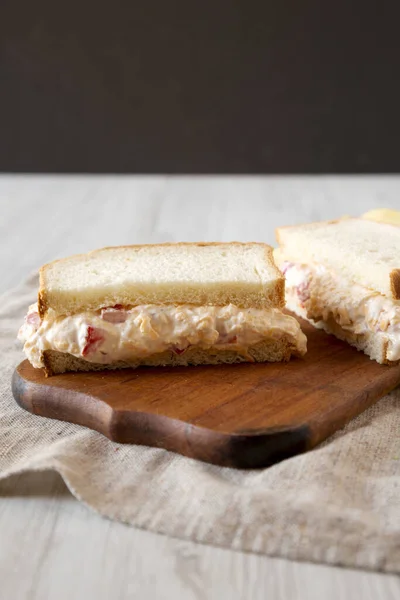 Leckeres Hausgemachtes Pimento Käse Sandwich Mit Pommes Frites Auf Einem — Stockfoto