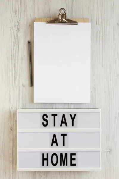 Μείνετε Στο Σπίτι Λέξεις Ένα Lightbox Πρόχειρο Λευκό Φύλλο Χαρτιού — Φωτογραφία Αρχείου