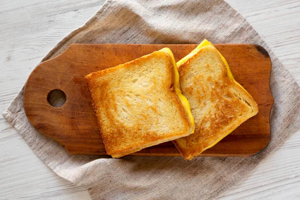 Sandwich Formaggio Alla Griglia Fatto Casa Una Tavola Legno Rustico — Foto Stock