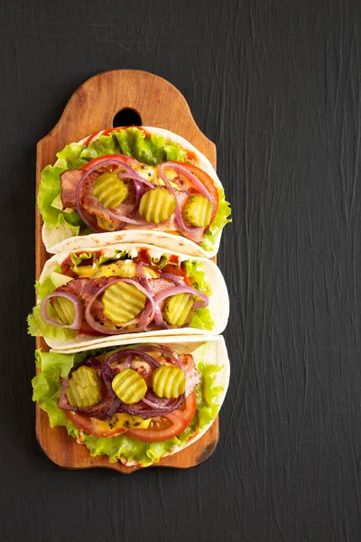 Homemade Bacon Cheeseburger Tacos Rustic Wooden Board Black Background Top — Stock Photo, Image