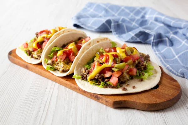 Tacos Caseros Hamburguesa Queso Tablero Rústico Madera Una Mesa Madera — Foto de Stock