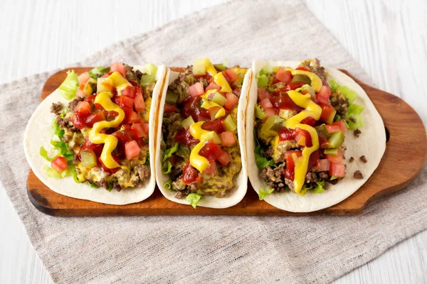 Tacos Caseros Hamburguesa Con Queso Sobre Tablero Rústico Madera Sobre — Foto de Stock