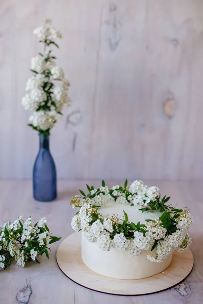 Kahvaltı granola bir kavanoz içinde.