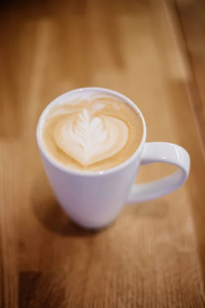 Una taza de capuchino . — Foto de Stock