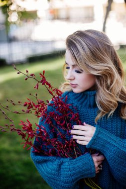 buket sevimli kadınla görüntüsünü