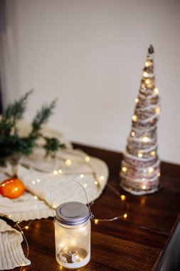 Bardakta Noel ışıkları.