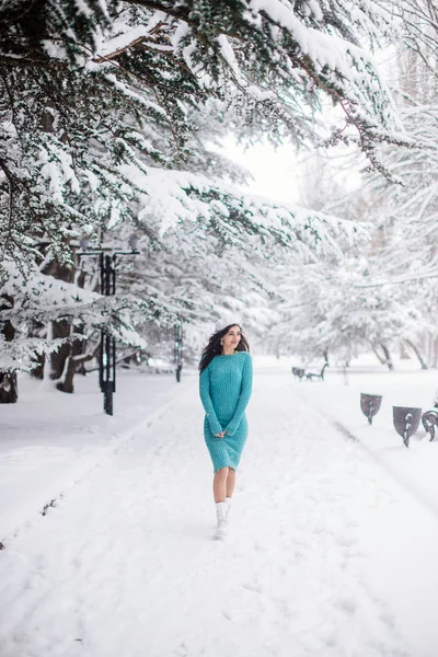 Nieve chica retrato en wolk . — Foto de Stock