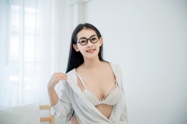 Güzel seksi Bayan zarif beyaz külot. Moda portre o