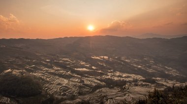 Yuanyang pirinç Teras yuanyang köyden Yunnan p güneş doğarken