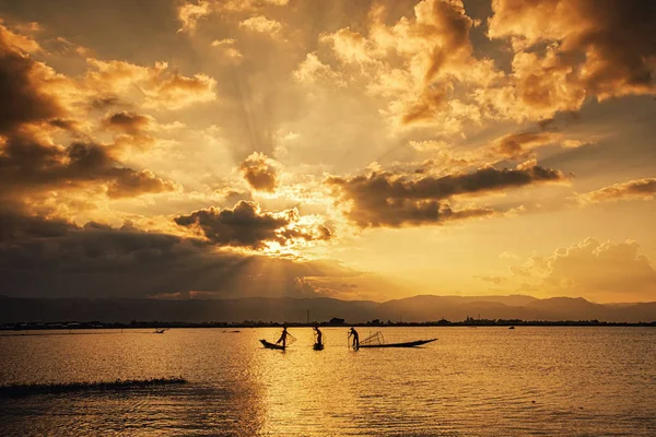 Рибалки Інта Бірманці Човні Ловлять Рибу Озері Інле Штат Шань — стокове фото