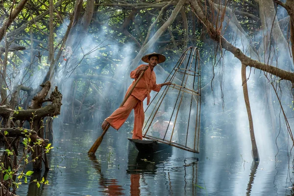 Intha Birmaanse Vissers Een Boot Die Traditionele Vis Vangen Aan — Stockfoto