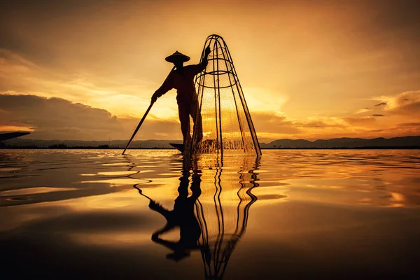 Intha Burmesiska Fiskare Båt Fånga Fisk Traditionell Vid Inle Lake — Stockfoto