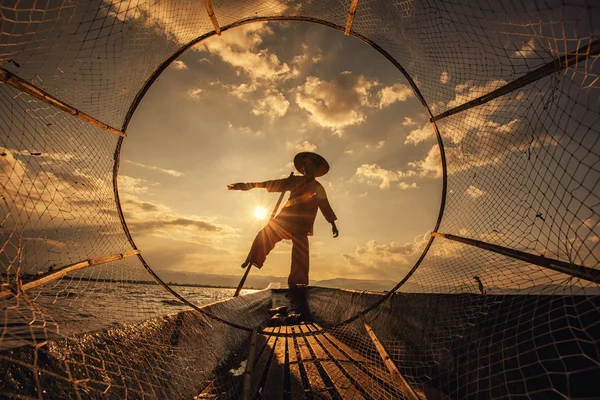 Intha Burmesiska Fiskare Båt Fånga Fisk Traditionell Vid Inle Lake — Stockfoto