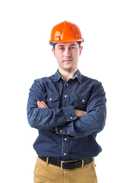 Retrato do reparador sorridente (construtor) no capacete isolado no fundo branco — Fotografia de Stock